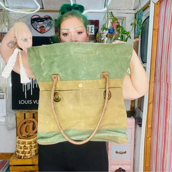 Green and Tan Structured Tote with Gold Hardware - Picture 8 of 16